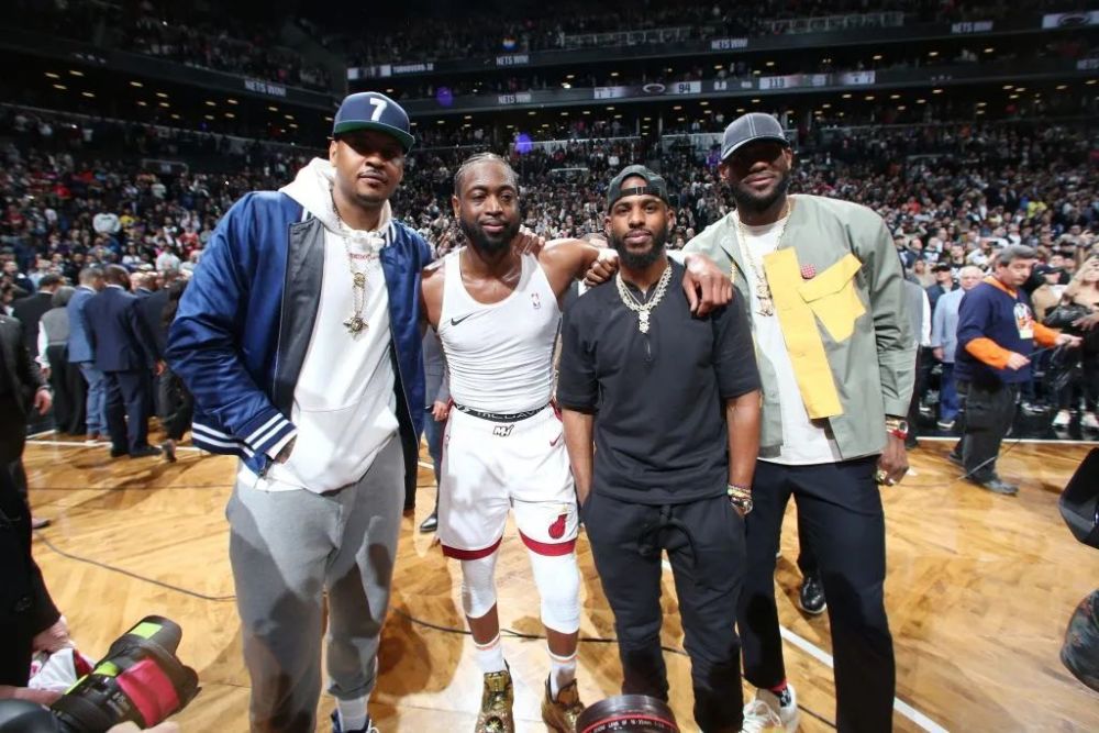 会打球的人，都有这个习惯（打球的人都有一个共同习惯）