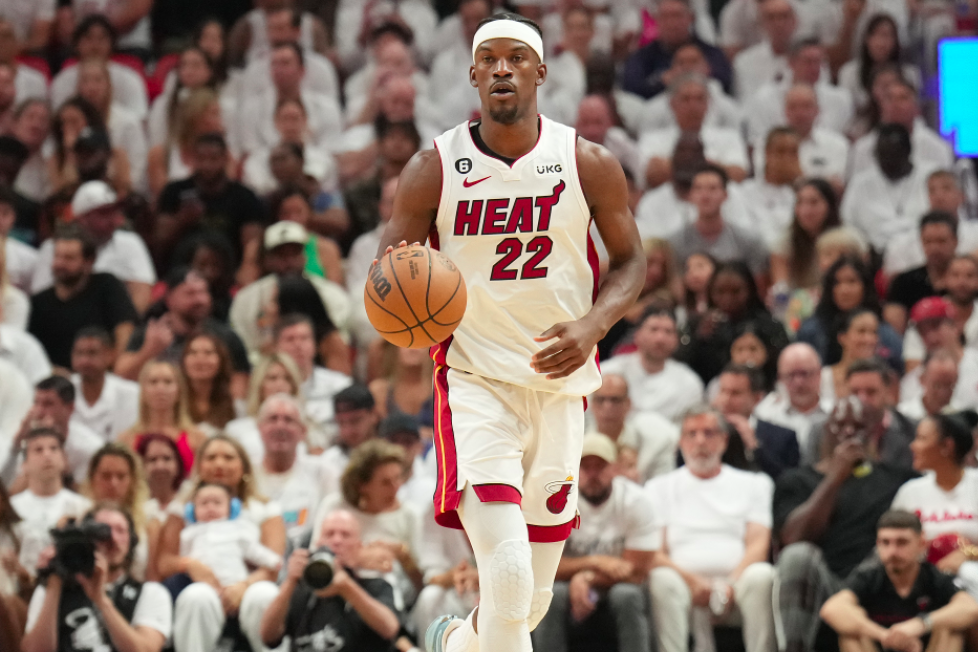 天空：维萨回归布伦特福德训练基地，但无意和队友一起训练（天空体育：维萨重返布伦特福德训练基地，拒与队友合练）