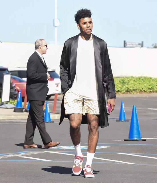 经典回顾：姆总大战哈兰德，上赛季皇马总比分6-3淘汰曼城（重温名战：姆总对决哈兰德，皇马上季两回合6比3淘汰曼城）