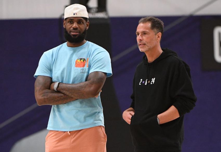 马绩效：年轻球员应以C罗为榜样，梅西是天才不需要过多训练（马绩效：年轻球员应向C罗看齐，梅西天赋卓绝无需过度训练）