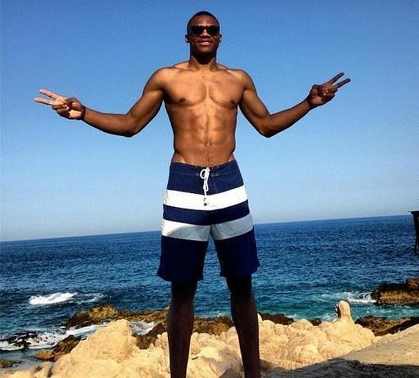 武汉三镇官宣：30岁前国脚合同到期离队，接近加盟中超第8（武汉三镇官宣：30岁前国脚合同期满离队，或将加盟中超第8名球队）